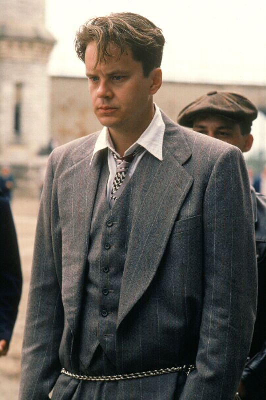 a review of the movie shawshank redemption by frank darabont Read our review and discussion of frank darabont's 1999 film, the of darabont's “the shawshank redemption” (1994), it's a film, once. a review of the movie shawshank redemption by frank darabont Read our review and discussion of frank darabont's 1999 film, the of darabont's “the shawshank redemption” (1994), it's a film, once.
